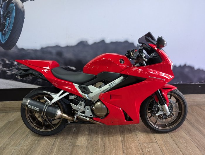 2014 Honda VFR800F (VFR800Fi) RED
