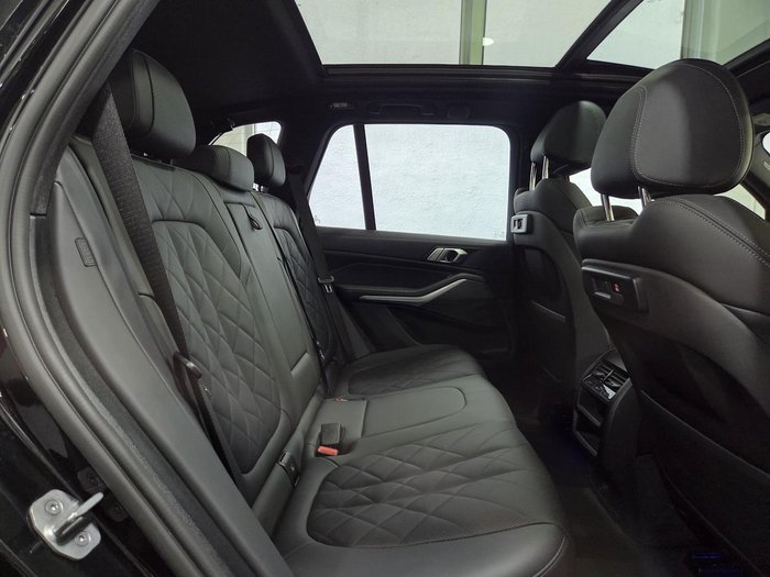 2022 BMW X5 M50i