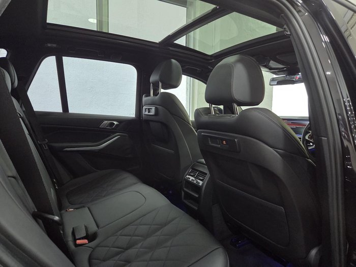 2022 BMW X5 M50i