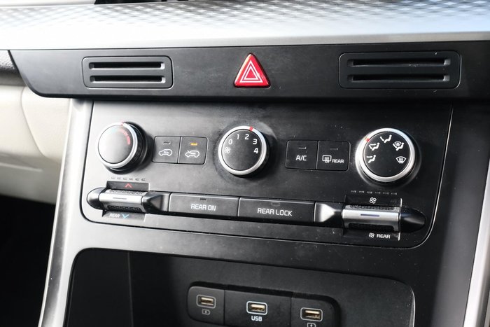 2022 Kia Carnival S