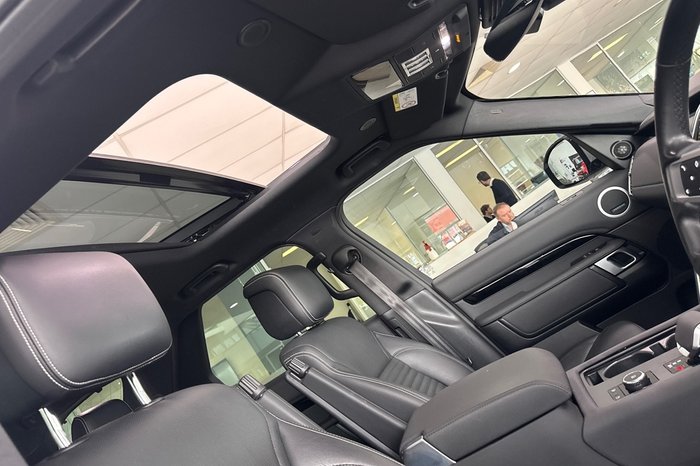 2021 Land Rover Discovery D300 SE