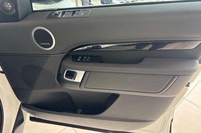 2021 Land Rover Discovery D300 SE