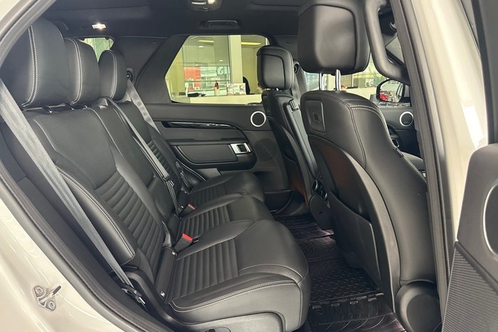 2021 Land Rover Discovery D300 SE