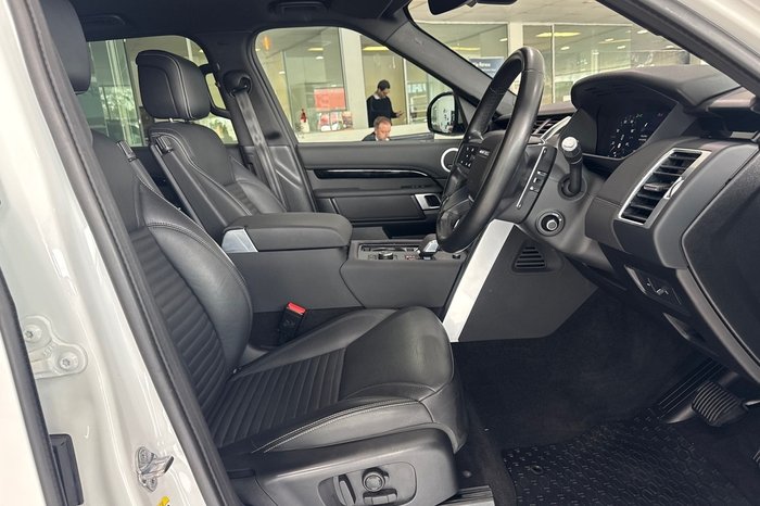 2021 Land Rover Discovery D300 SE