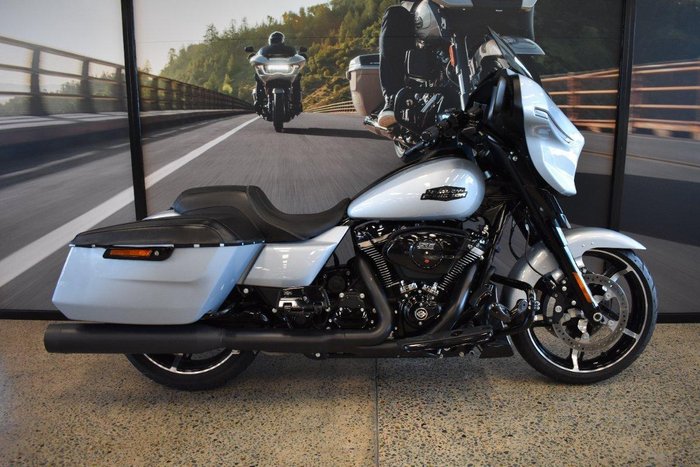 2024 Harley-Davidson Street Glide 117 (FLHX)
