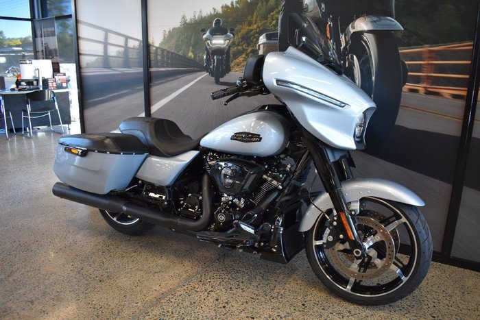 2024 Harley-Davidson Street Glide 117 (FLHX)