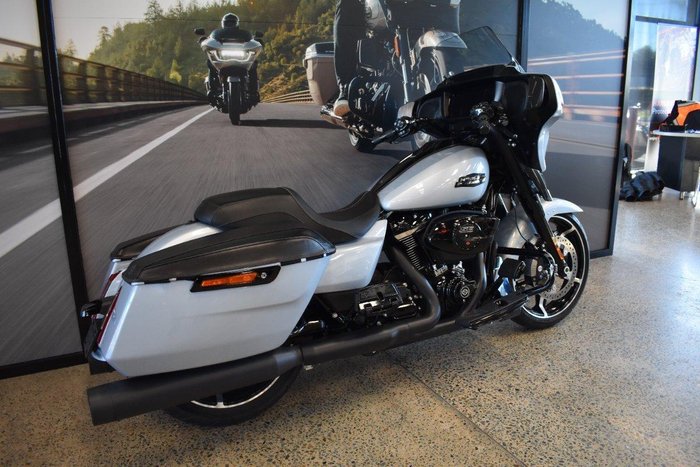 2024 Harley-Davidson Street Glide 117 (FLHX)