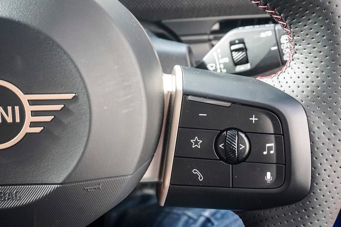 2025 MINI Aceman JCW E Favoured