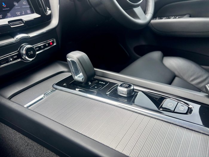 2023 Volvo XC60 Plus B5