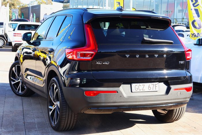 2022 Volvo XC40 T5 R-Design