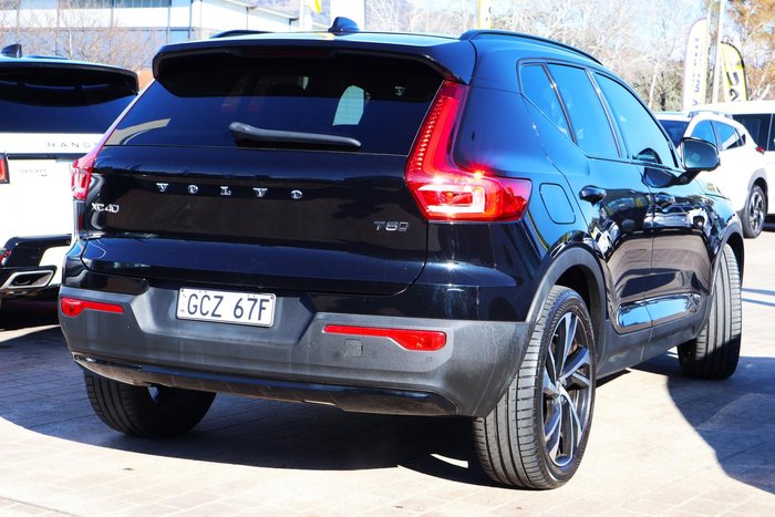 2022 Volvo XC40 T5 R-Design