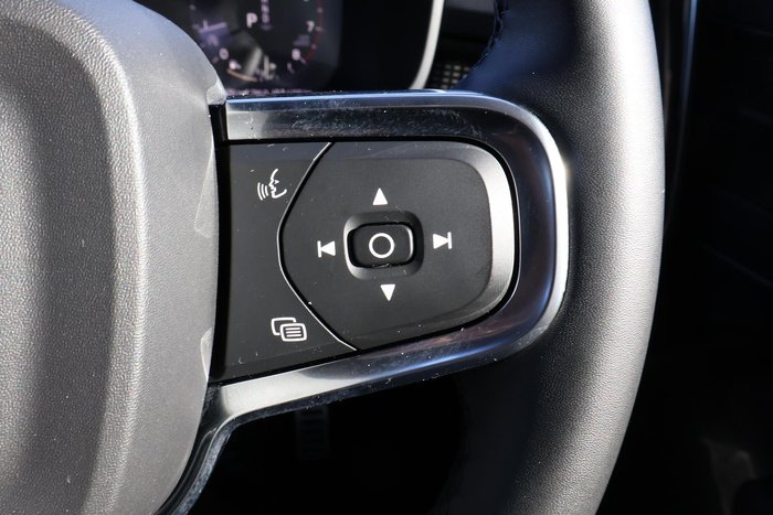 2022 Volvo XC40 T5 R-Design