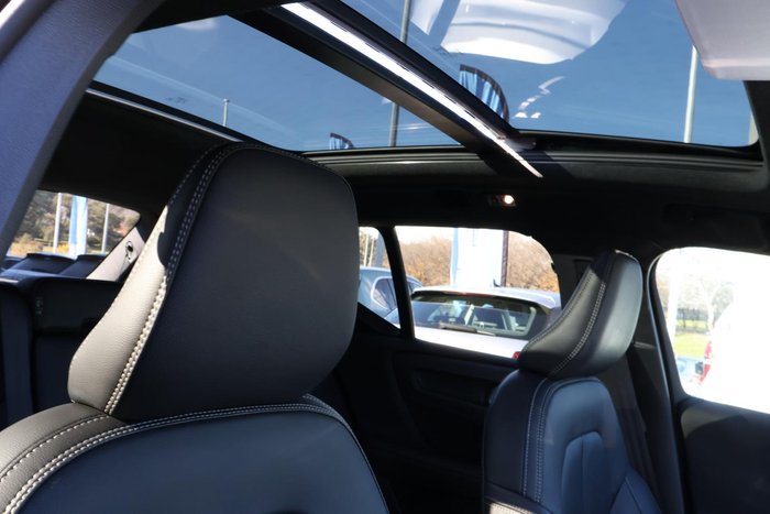 2022 Volvo XC40 T5 R-Design