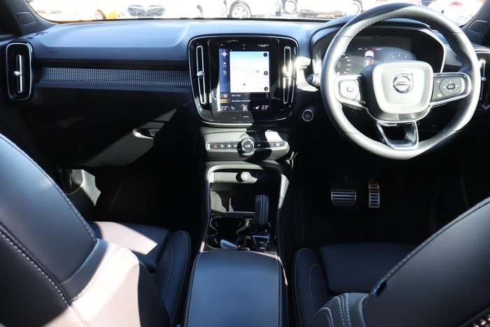 2022 Volvo XC40 T5 R-Design