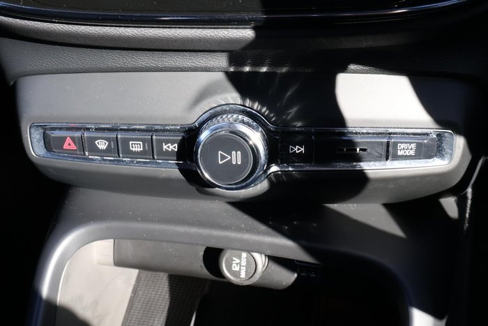 2022 Volvo XC40 T5 R-Design