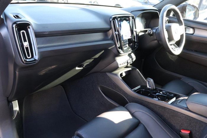 2022 Volvo XC40 T5 R-Design