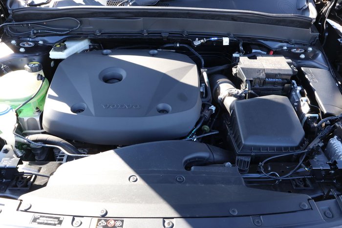 2022 Volvo XC40 T5 R-Design