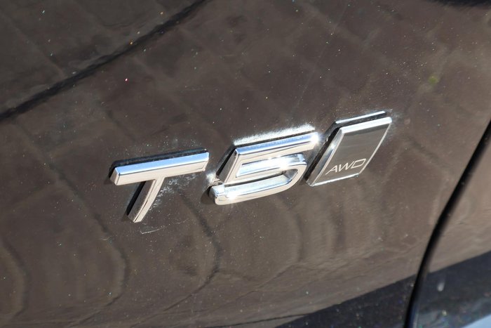 2022 Volvo XC40 T5 R-Design