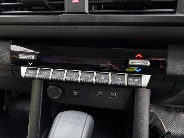 2025 Mitsubishi Triton GLX+