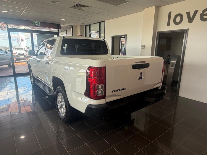 2026 Mitsubishi Triton GLX+