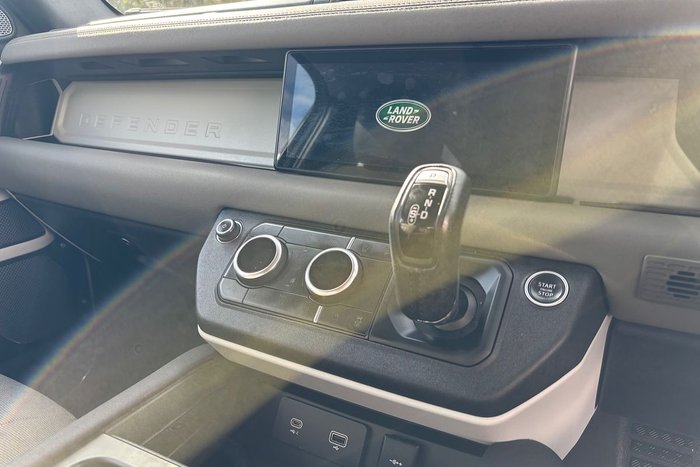2021 Land Rover Defender 90 D300 SE