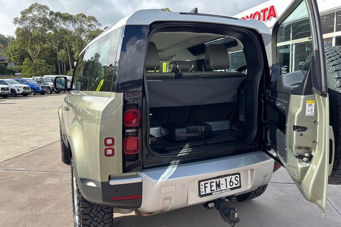 2021 Land Rover Defender 90 D300 SE