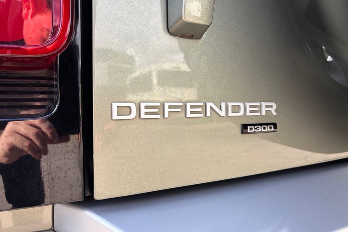2021 Land Rover Defender 90 D300 SE