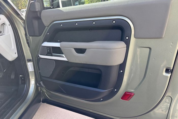 2021 Land Rover Defender 90 D300 SE