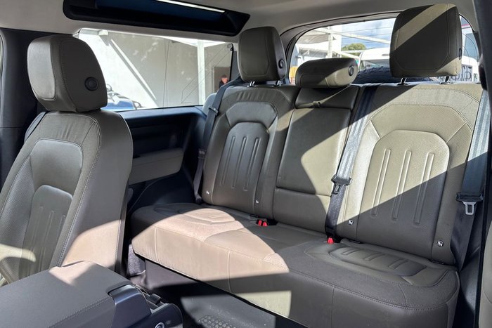 2021 Land Rover Defender 90 D300 SE