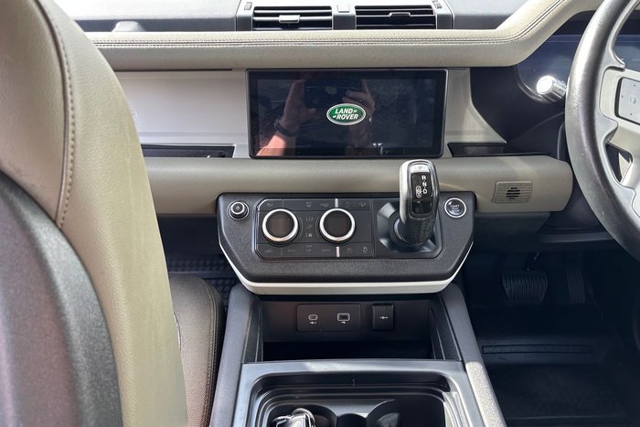2021 Land Rover Defender 90 D300 SE