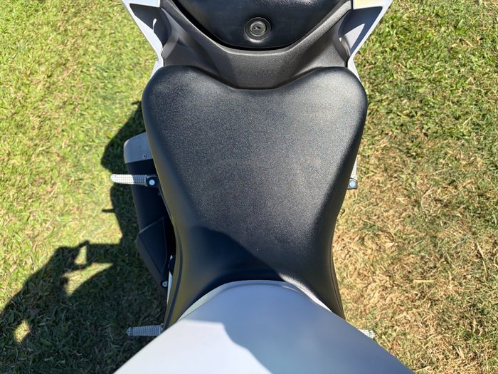 2025 YAMAHA YZF-R3 White