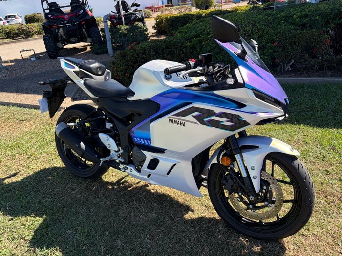 2025 YAMAHA YZF-R3 White