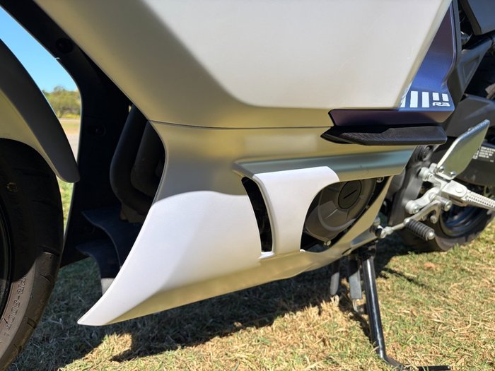 2025 YAMAHA YZF-R3 White