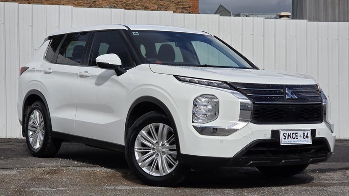 2024 Mitsubishi Outlander ES
