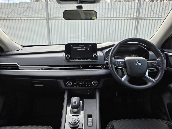 2024 Mitsubishi Outlander ES