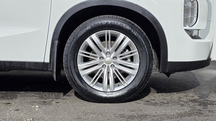 2024 Mitsubishi Outlander ES