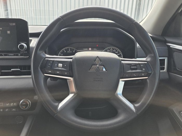 2024 Mitsubishi Outlander ES