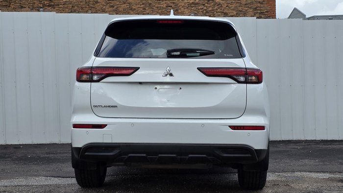 2024 Mitsubishi Outlander ES
