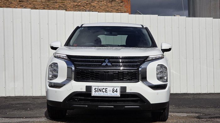 2024 Mitsubishi Outlander ES