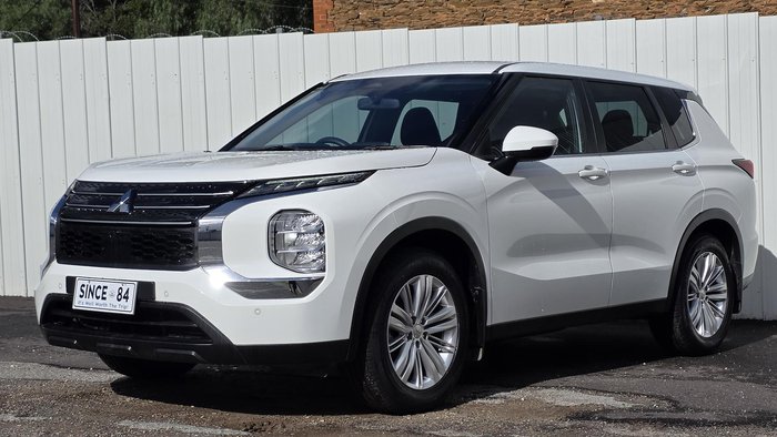 2024 Mitsubishi Outlander ES
