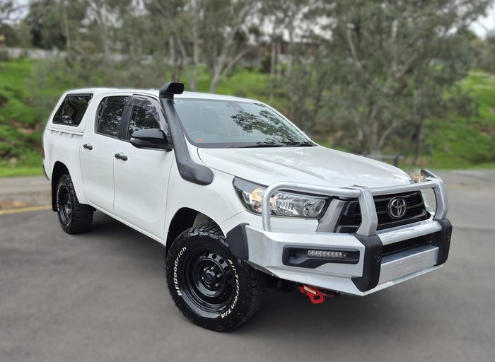 2022 Toyota Hilux SR