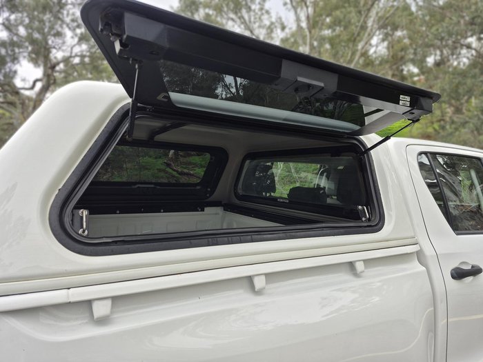 2022 Toyota Hilux SR