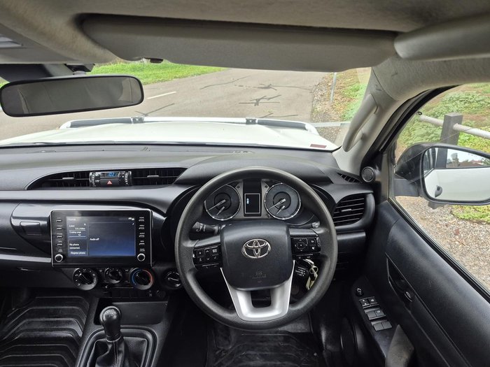 2022 Toyota Hilux SR