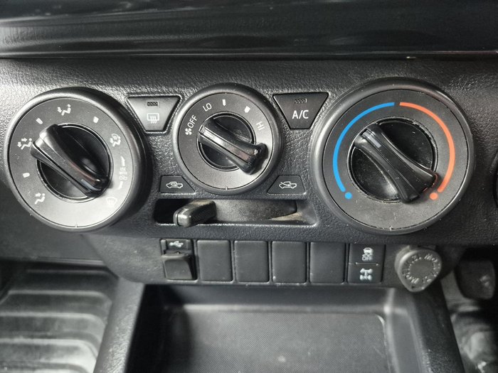 2022 Toyota Hilux SR