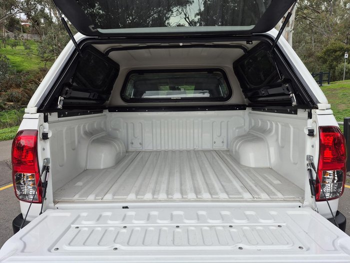 2022 Toyota Hilux SR