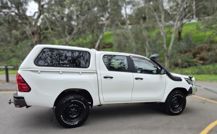 2022 Toyota Hilux SR