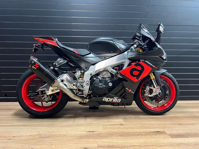2018 APRILIA RSV4 R Black