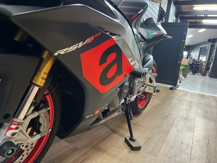 2018 APRILIA RSV4 R Black