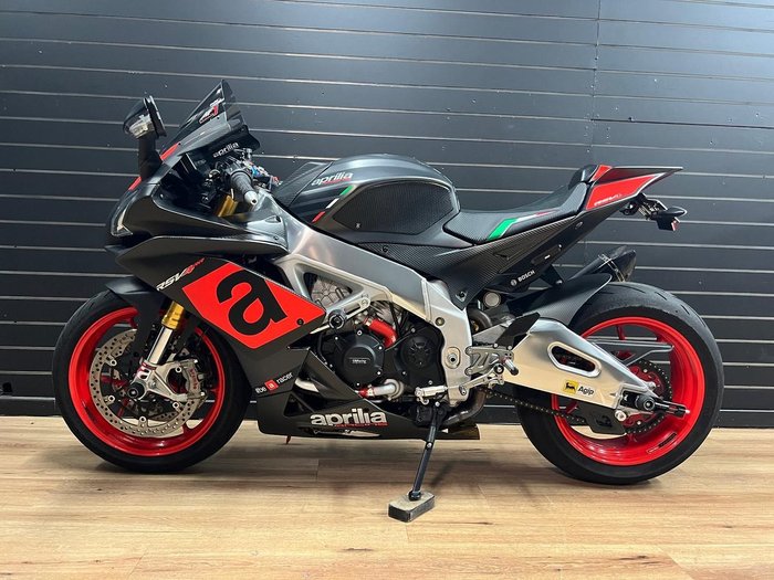 2018 APRILIA RSV4 R Black