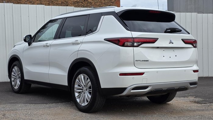 2023 Mitsubishi Outlander LS